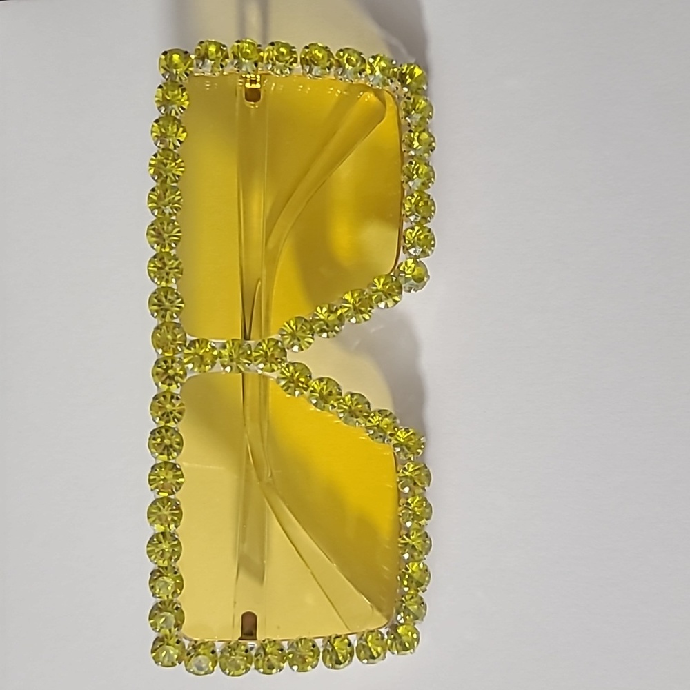 Yellow oversized rhinestone sunglasses 🕶 - Picture 1 of 2